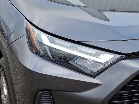 Used 2022 Toyota RAV4 XLE w/ Convenience Package image 9