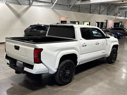 Used 2025 Toyota Tacoma SR5 AWD/4WD image 16
