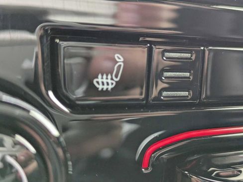 Used 2024 Jeep Grand Cherokee L Altitude image 23