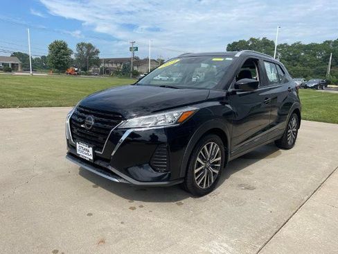 Used 2021 Nissan Kicks SV FWD image 2