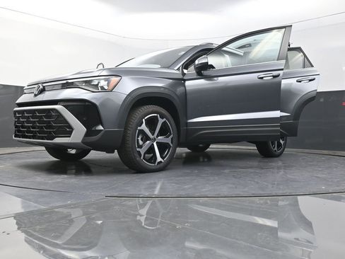 New 2025 Volkswagen Taos SEL image 29