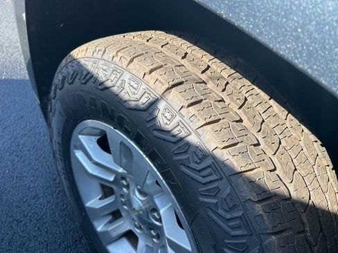 Used 2020 Chevrolet Suburban LT image 8