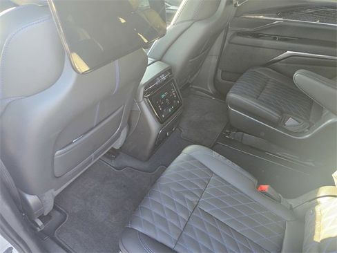 New 2025 Cadillac Escalade IQ Luxury 1 w/ Smart Trailering package image 13