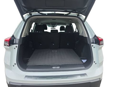 New 2026 Nissan Rogue SV AWD/4WD image 18
