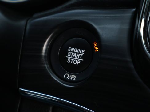 Used 2022 Jeep Grand Cherokee Limited image 17