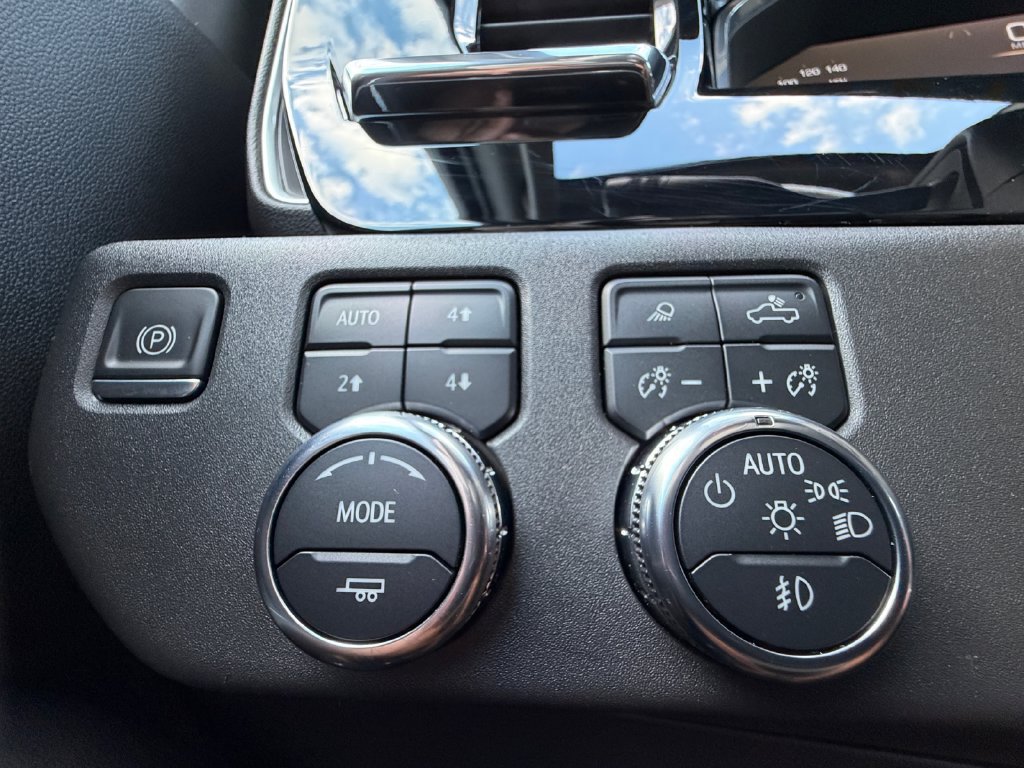 Used 2022 GMC Sierra 1500 SLT w/ SLT Premium Plus Package AWD/4WD image 25