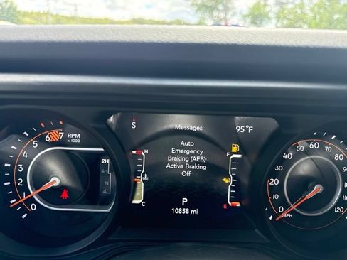 Used 2026 Jeep Wrangler Unlimited Sahara AWD/4WD image 16