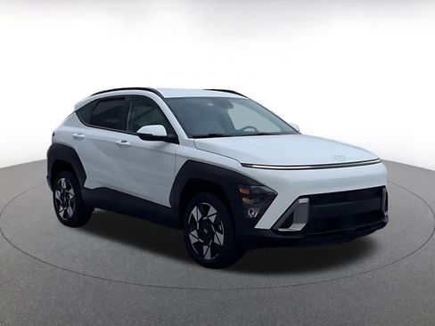 Used 2025 Hyundai Kona SEL image 3