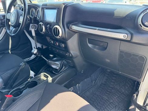 Used 2016 Jeep Wrangler Unlimited Sahara w/ Connectivity Group AWD/4WD image 5