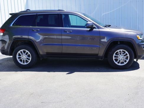 Used 2020 Jeep Grand Cherokee Laredo w/ Security & Convenience Group AWD/4WD image 2