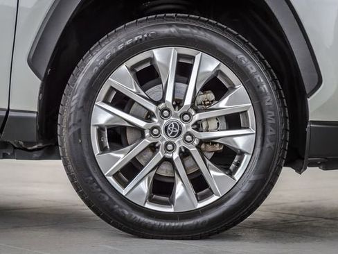 Used 2020 Toyota RAV4 Limited image 13