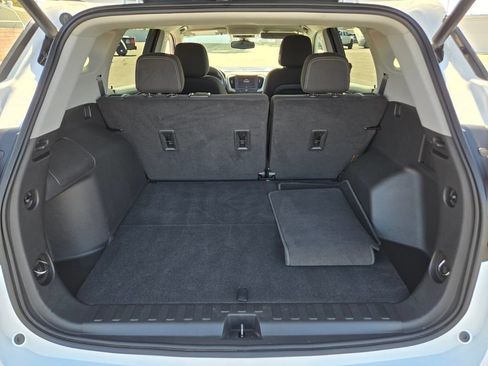 Used 2023 GMC Terrain SLE w/ Driver Convenience Package FWD image 13