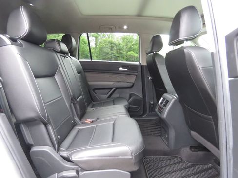 Used 2023 Volkswagen Atlas SEL AWD/4WD image 16