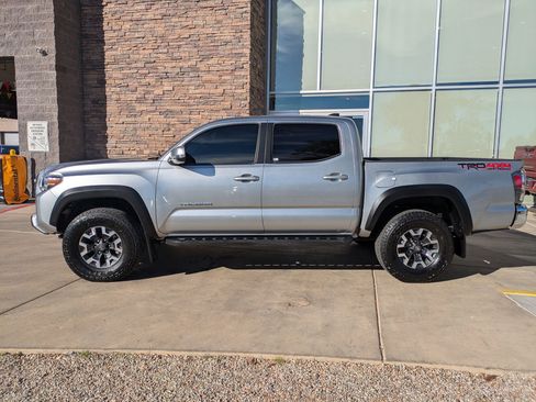 Used 2023 Toyota Tacoma 4x4 Double Cab image 2