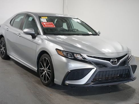 Certified 2023 Toyota Camry SE FWD image 3