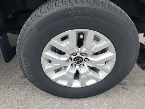 Used 2022 Nissan Frontier SV w/ Technology Package image 29