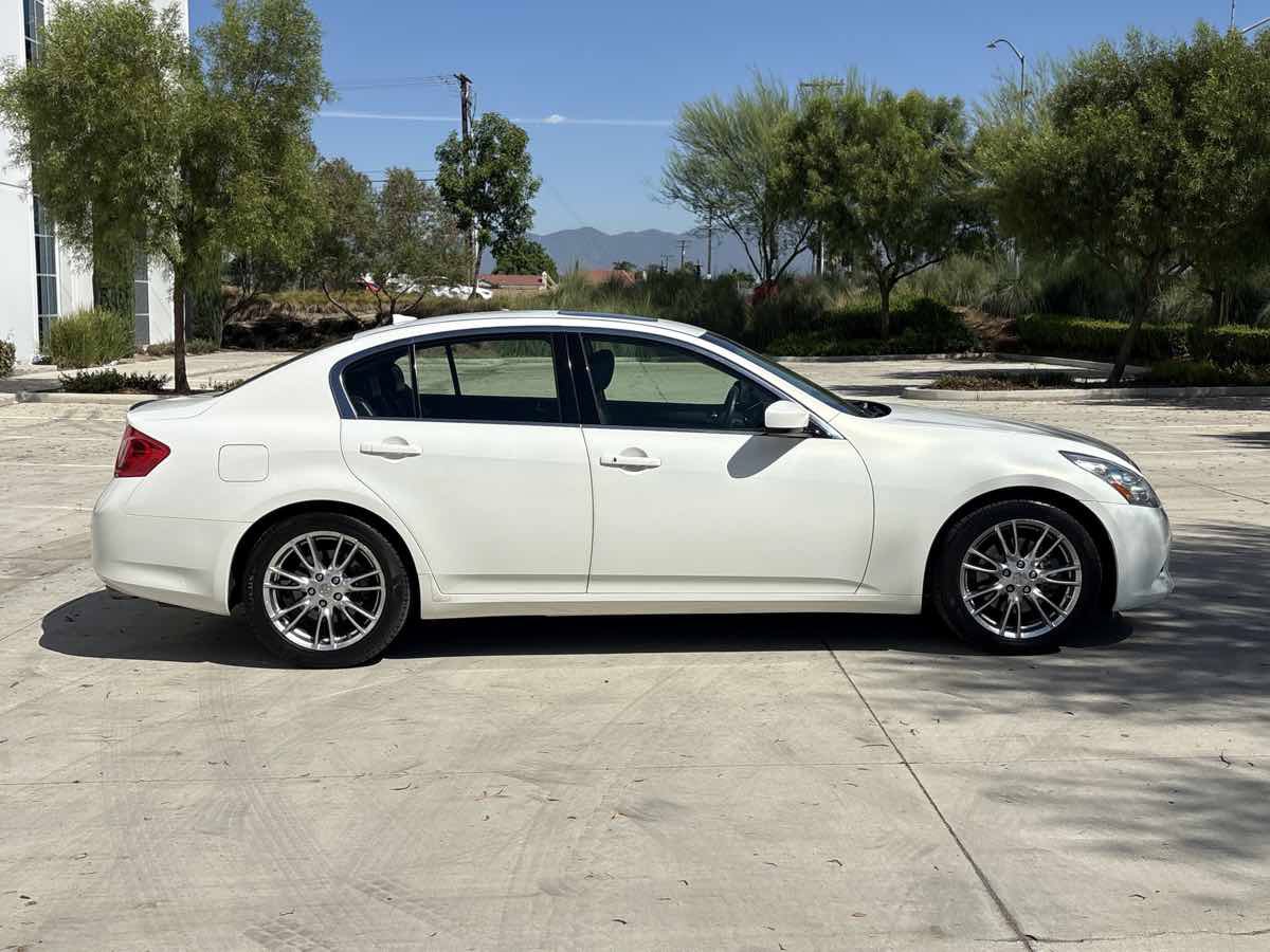 Used 2012 INFINITI G37 Journey w/ Premium Pkg RWD image 2