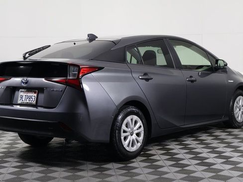 Used 2022 Toyota Prius LE image 4