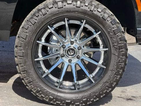 Used 2025 Chevrolet Tahoe Z71 w/ Comfort Package image 10