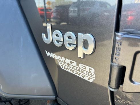 Used 2019 Jeep Wrangler Unlimited Sport S AWD/4WD image 15