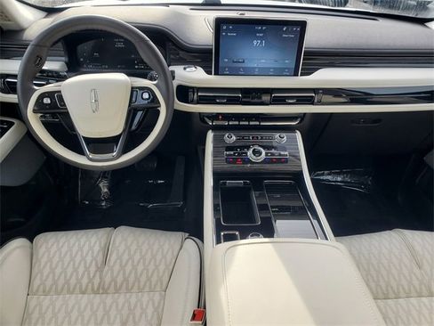 Used 2023 Lincoln Aviator Black Label w/ Jet Package image 30