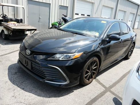 Used 2021 Toyota Camry LE FWD image 7