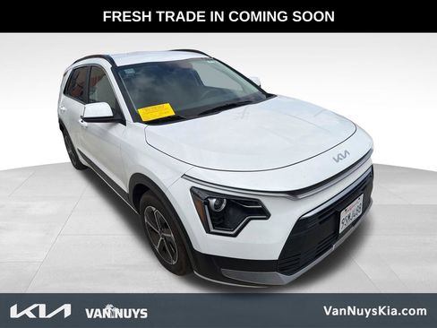 Used 2025 Kia Niro EX FWD image 2