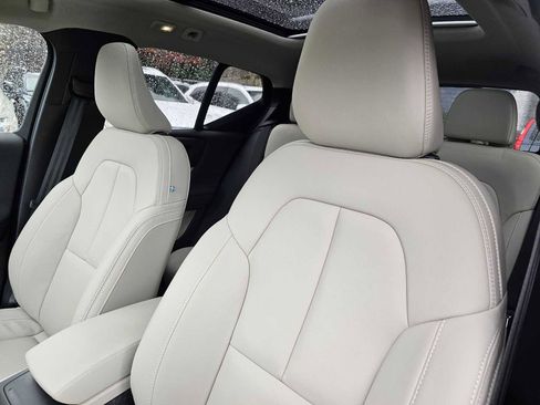 Used 2025 Volvo XC40 B5 Plus w/ Protection Package Premier image 23