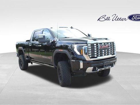 Used 2024 GMC Sierra 2500 Denali w/ Denali Reserve Package AWD/4WD image 3