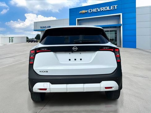 Used 2025 Nissan Kicks SV FWD image 6