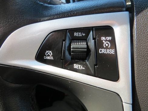 Used 2017 Chevrolet Equinox LT w/ Convenience Package image 40