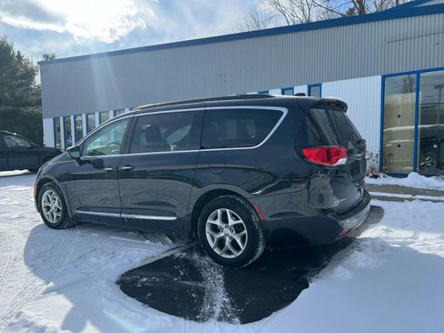 Used 2017 Chrysler Pacifica Touring-L w/ Tire & Wheel Group image 3
