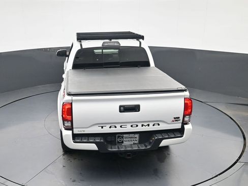 Used 2018 Toyota Tacoma TRD Sport image 34