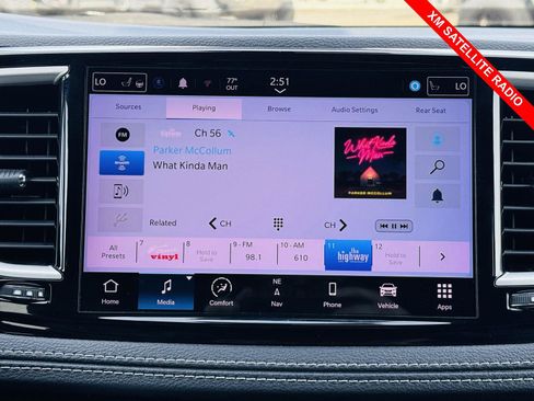 Used 2023 Chrysler Pacifica Touring-L w/ Uconnect Theater Family Group image 8