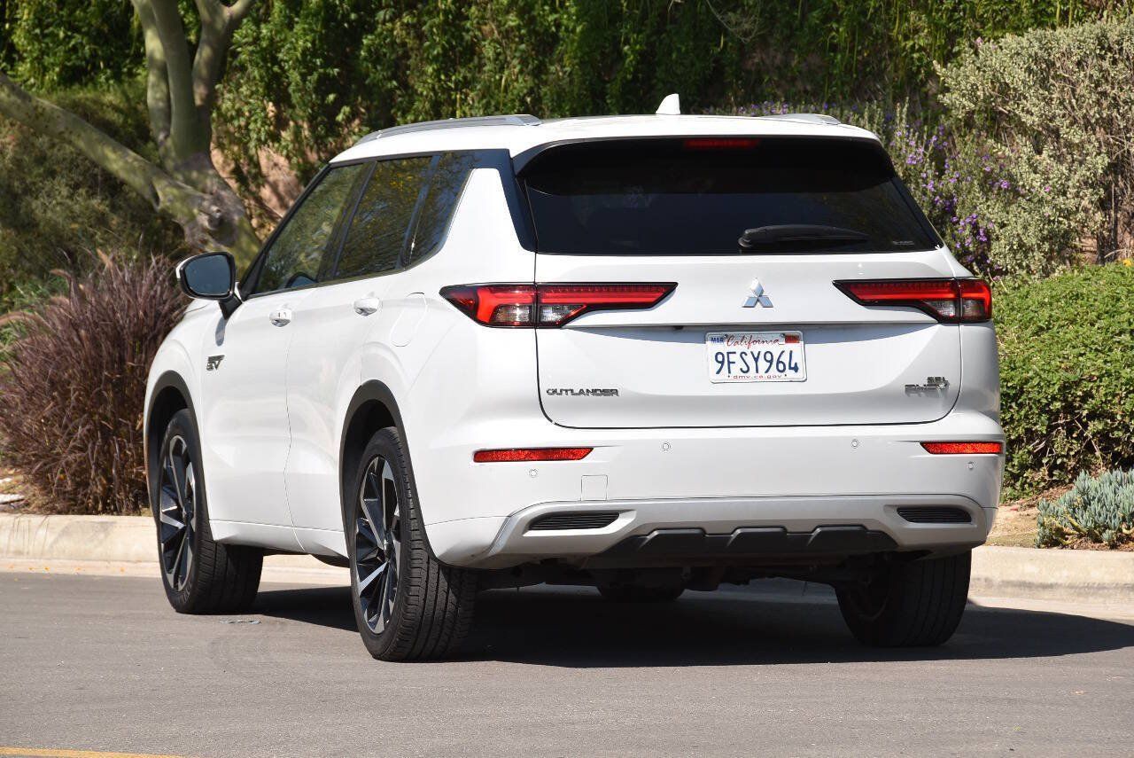 Used 2023 Mitsubishi Outlander SEL AWD/4WD image 7
