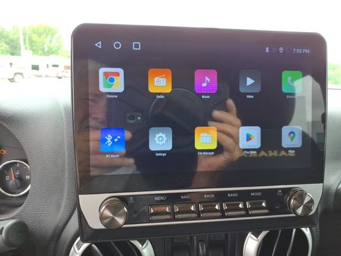 Used 2015 Jeep Wrangler Unlimited Sahara AWD/4WD image 16