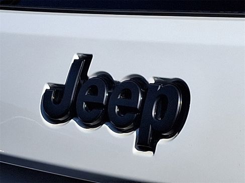 Used 2021 Jeep Grand Cherokee SRT image 30