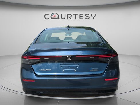Used 2023 Honda Accord Touring image 6
