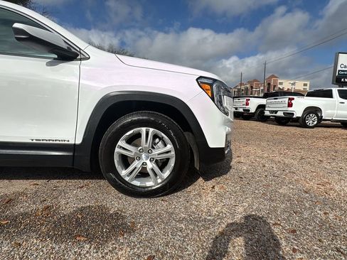 Used 2024 GMC Terrain SLE image 21