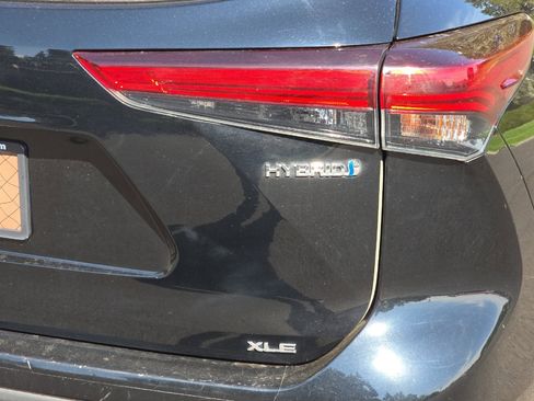 Used 2020 Toyota Highlander XLE image 30