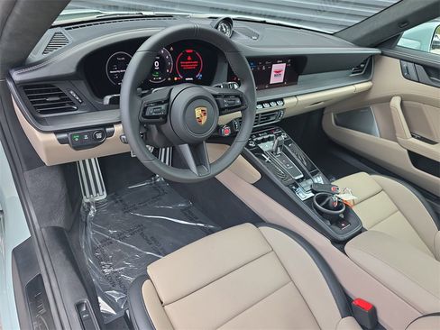 Used 2025 Porsche 911 Carrera GTS image 4