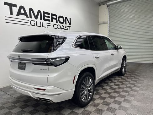 Used 2025 Buick Enclave Avenir image 19