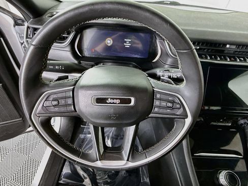 Used 2023 Jeep Grand Cherokee Altitude AWD/4WD image 20