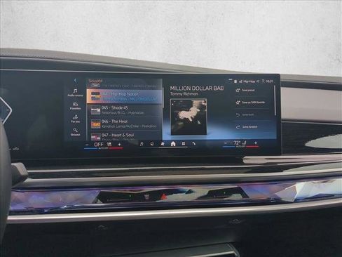 Used 2025 BMW 740i xDrive w/ Premium Package image 13