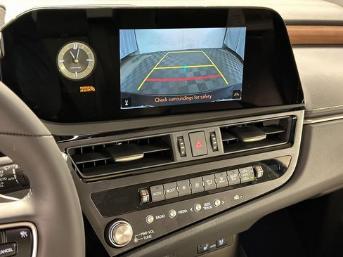 New 2025 Lexus ES 300h w/ Premium Package image 25