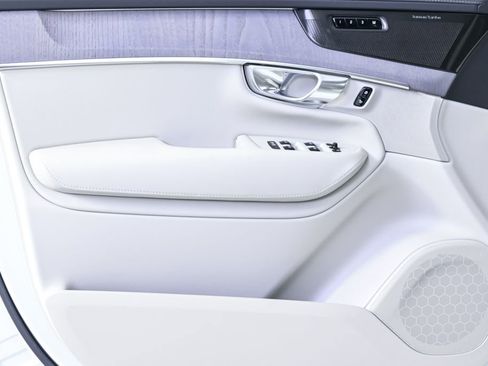New 2026 Volvo XC90 T8 Ultra w/ Protection Package Premier AWD/4WD image 6