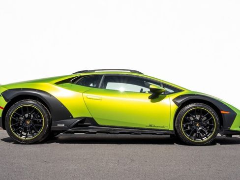 Used 2024 Lamborghini Huracan Sterrato AWD/4WD image 2