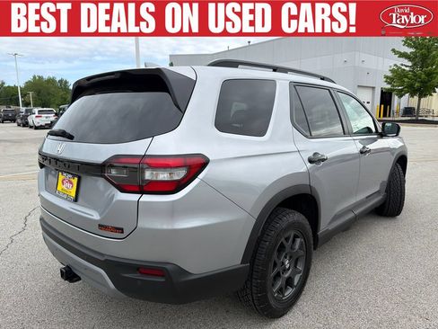 Used 2025 Honda Pilot TrailSport image 3