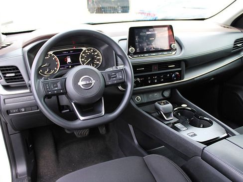 Used 2023 Nissan Rogue S image 4