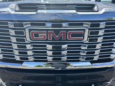 New 2026 GMC Sierra 2500 Denali w/ Denali Reserve Package image 38